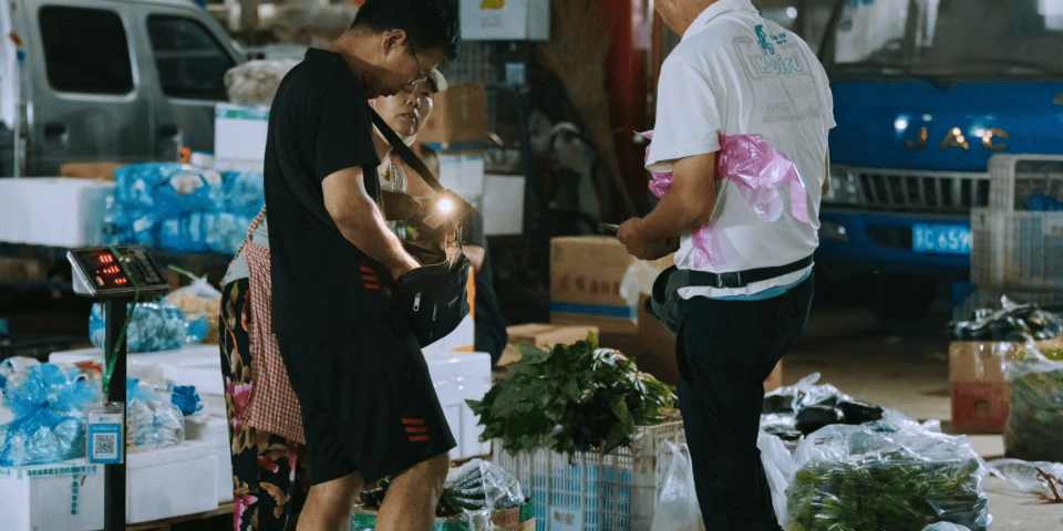 东家自己买菜，劳心劳力，价格没优势，质量没保证